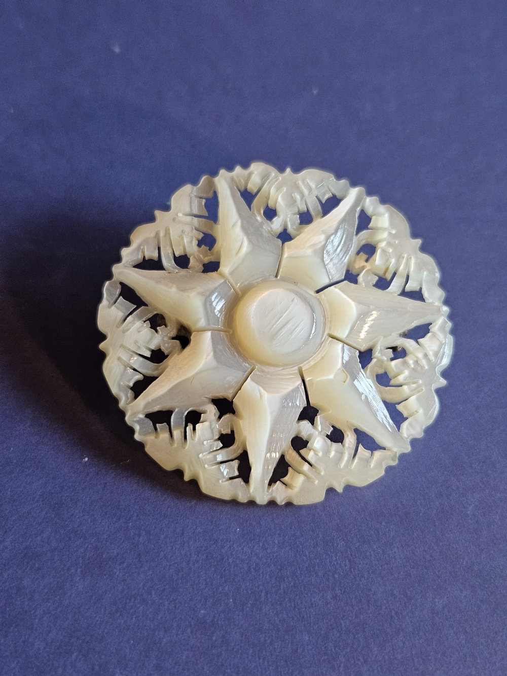 Vintage Carved Mother Of Pearl Bethlehem 7 Pointed Star